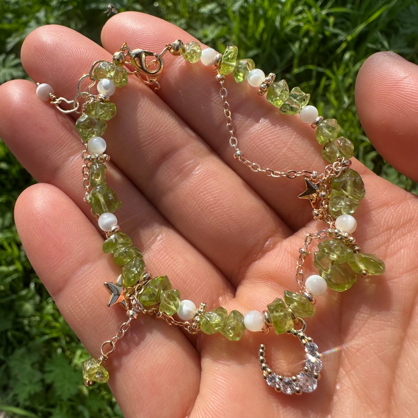 Delicate Green Chip Stone Bracelet