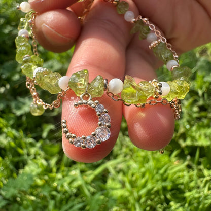 Delicate Green Chip Stone Bracelet