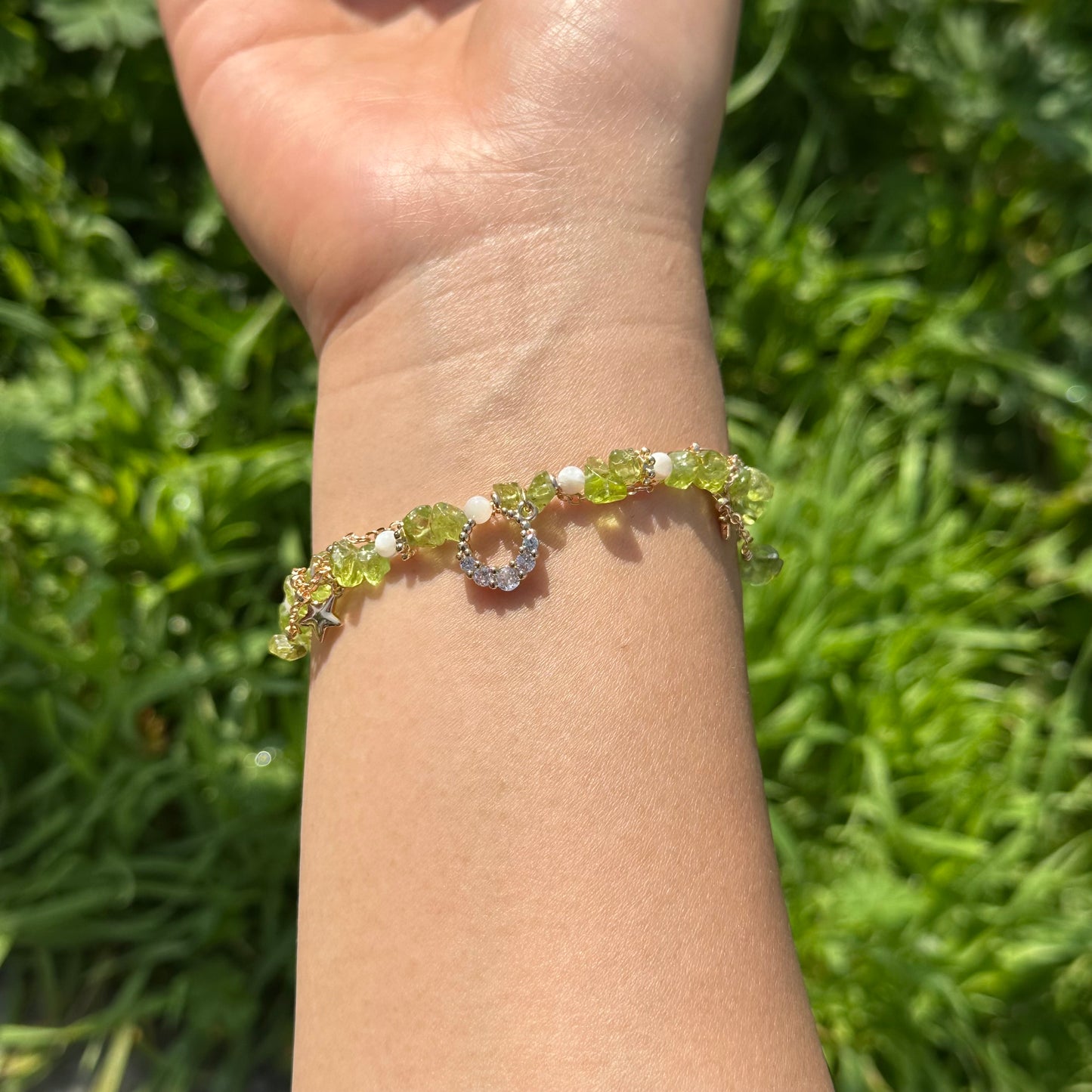 Delicate Green Chip Stone Bracelet