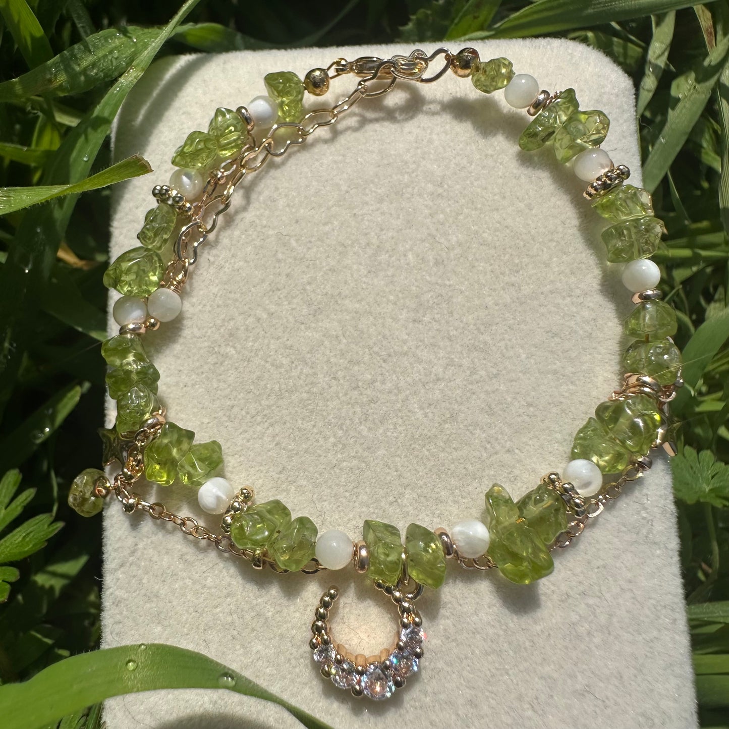Delicate Green Chip Stone Bracelet