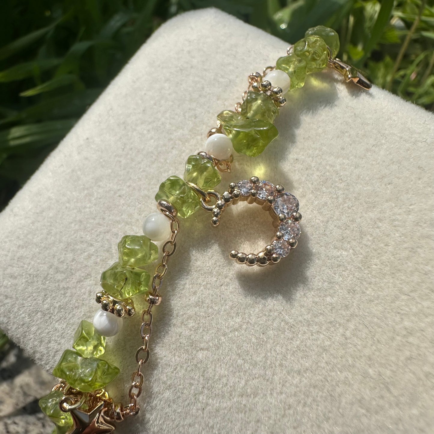Delicate Green Chip Stone Bracelet