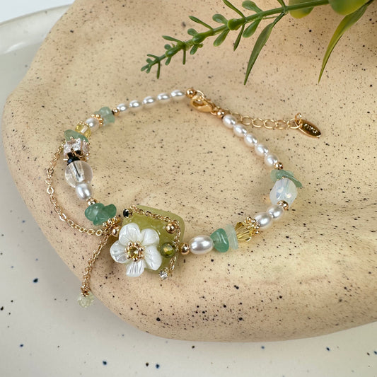 Delicate Green Gemstone Chip & Pearl Bracelet