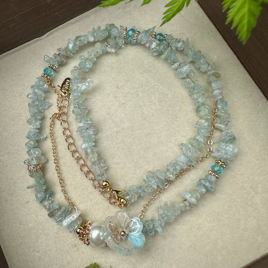 Blue Resin Flower & Chip Stone Necklace