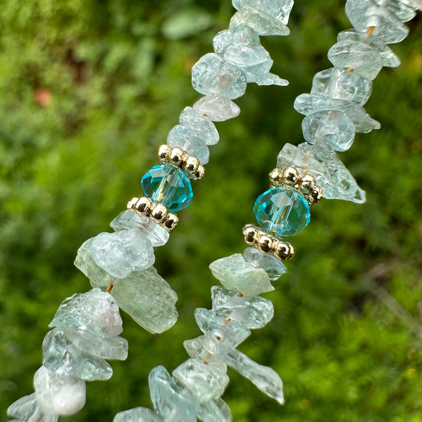 Blue Resin Flower & Chip Stone Necklace