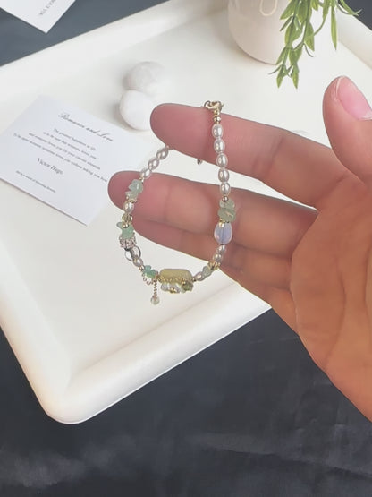 Delicate Green Gemstone Chip & Pearl Bracelet
